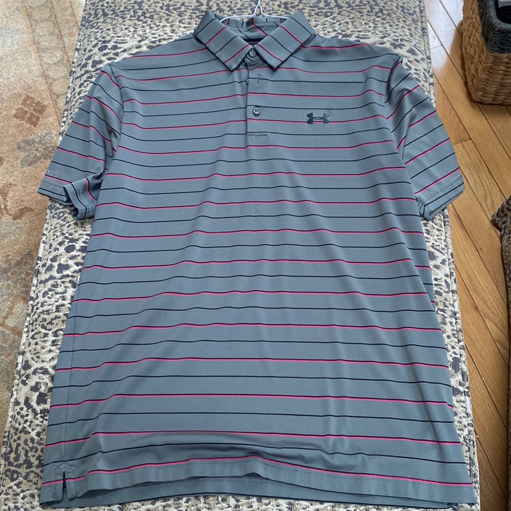 Under Armour shirt loose fit heat gear size M